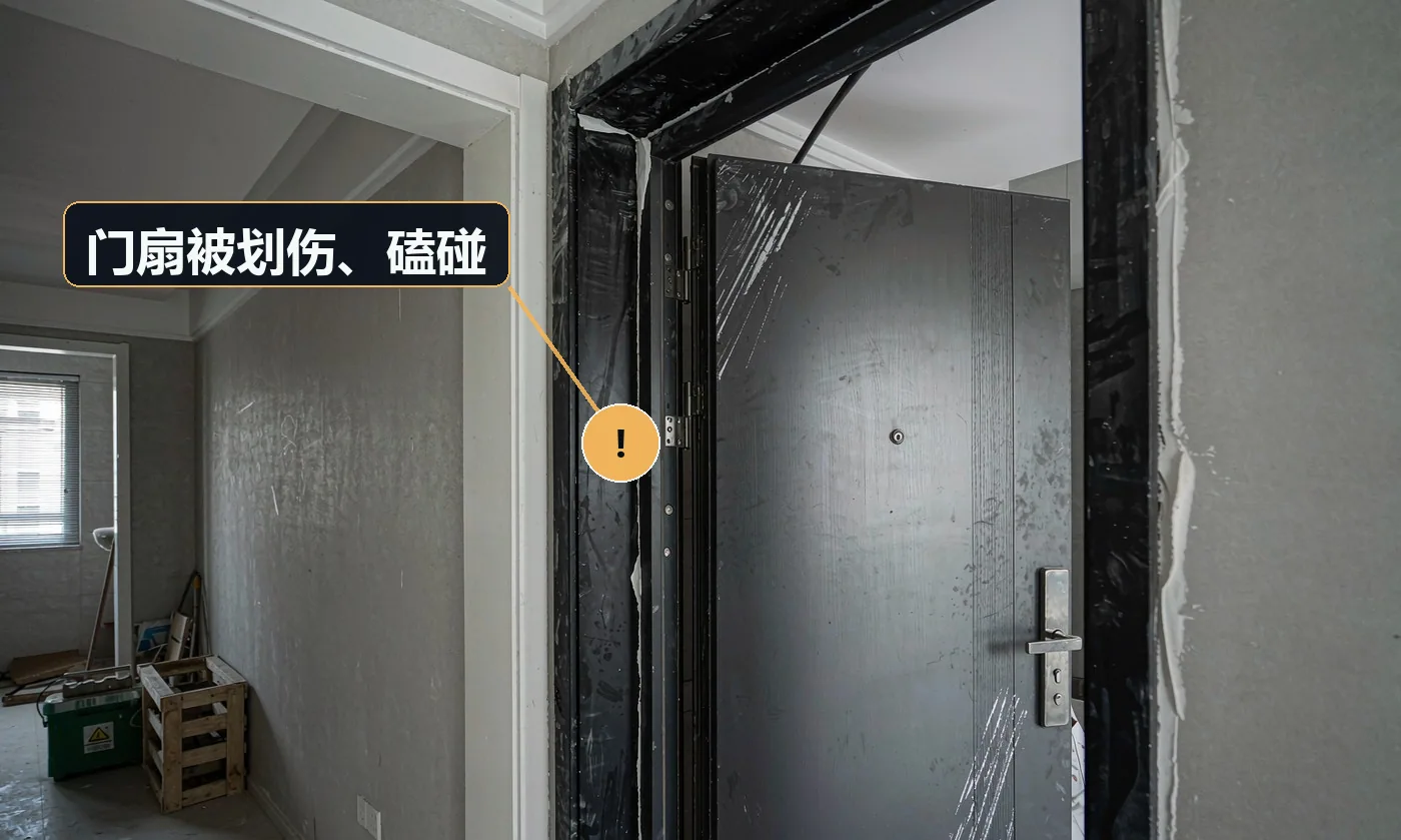 现象:交付时发现门板有划痕、凹坑或漆面破损。原因:施工期未保留护膜;后续工种搬运磕碰